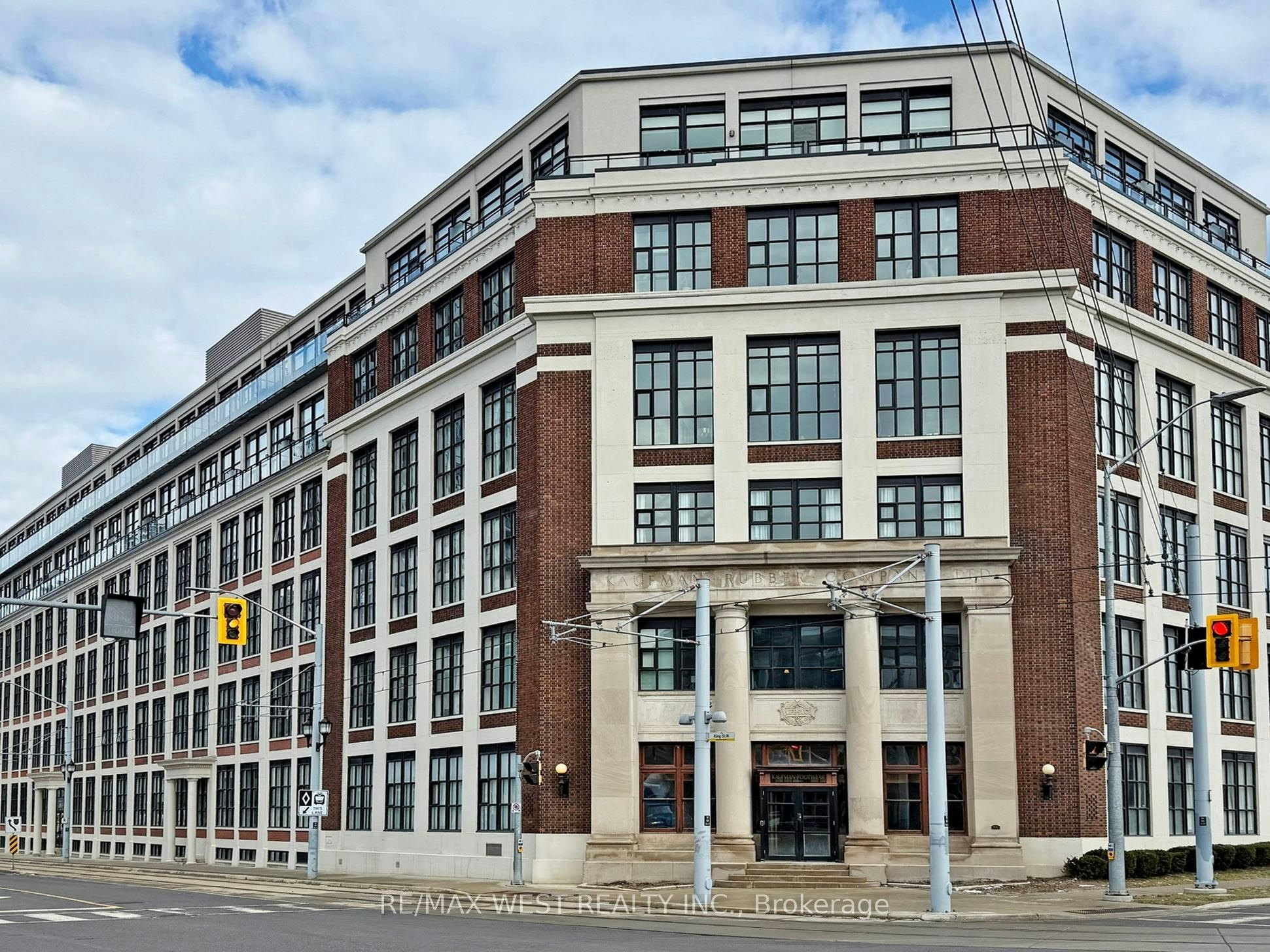 207-410 King Street W, Kitchener, ON, N2G 1C3