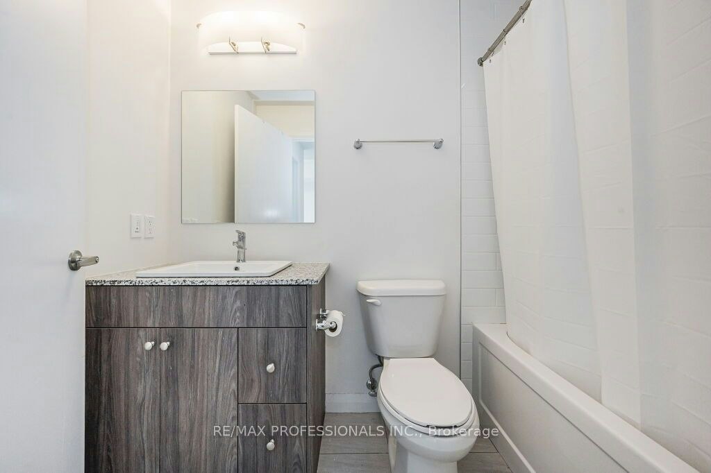 2504-60 Charles Street W, Kitchener, ON, N2G 0C9 - 11