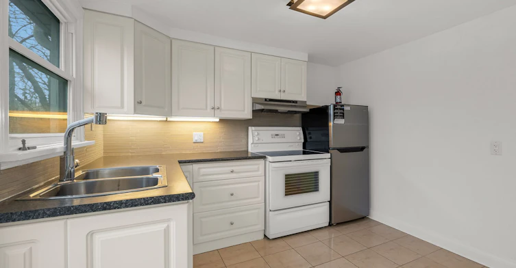 Upper-160 Welland Avenue, St. Catharines, ON, L2R 2N6 - 3
