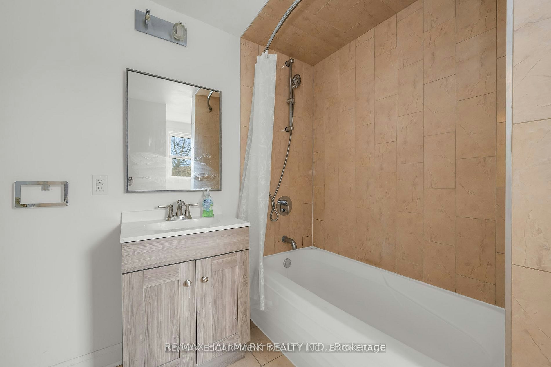 Upper-160 Welland Avenue, St. Catharines, ON, L2R 2N6 - 11