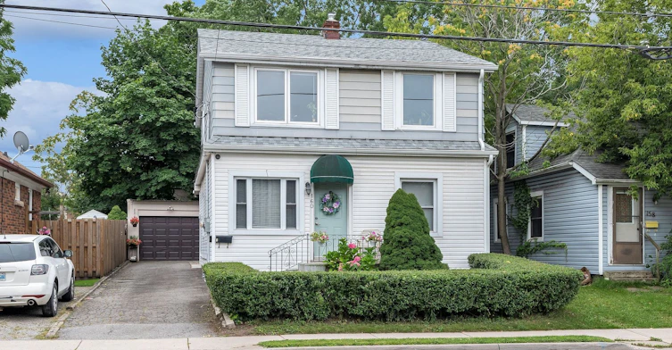Upper-160 Welland Avenue, St. Catharines, ON, L2R 2N6