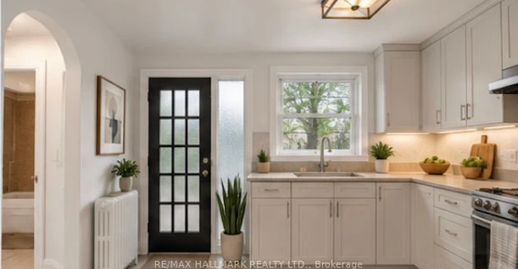 Upper-160 Welland Avenue, St. Catharines, ON, L2R 2N6 - 2