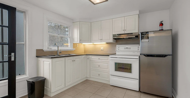 Upper-160 Welland Avenue, St. Catharines, ON, L2R 2N6 - 4
