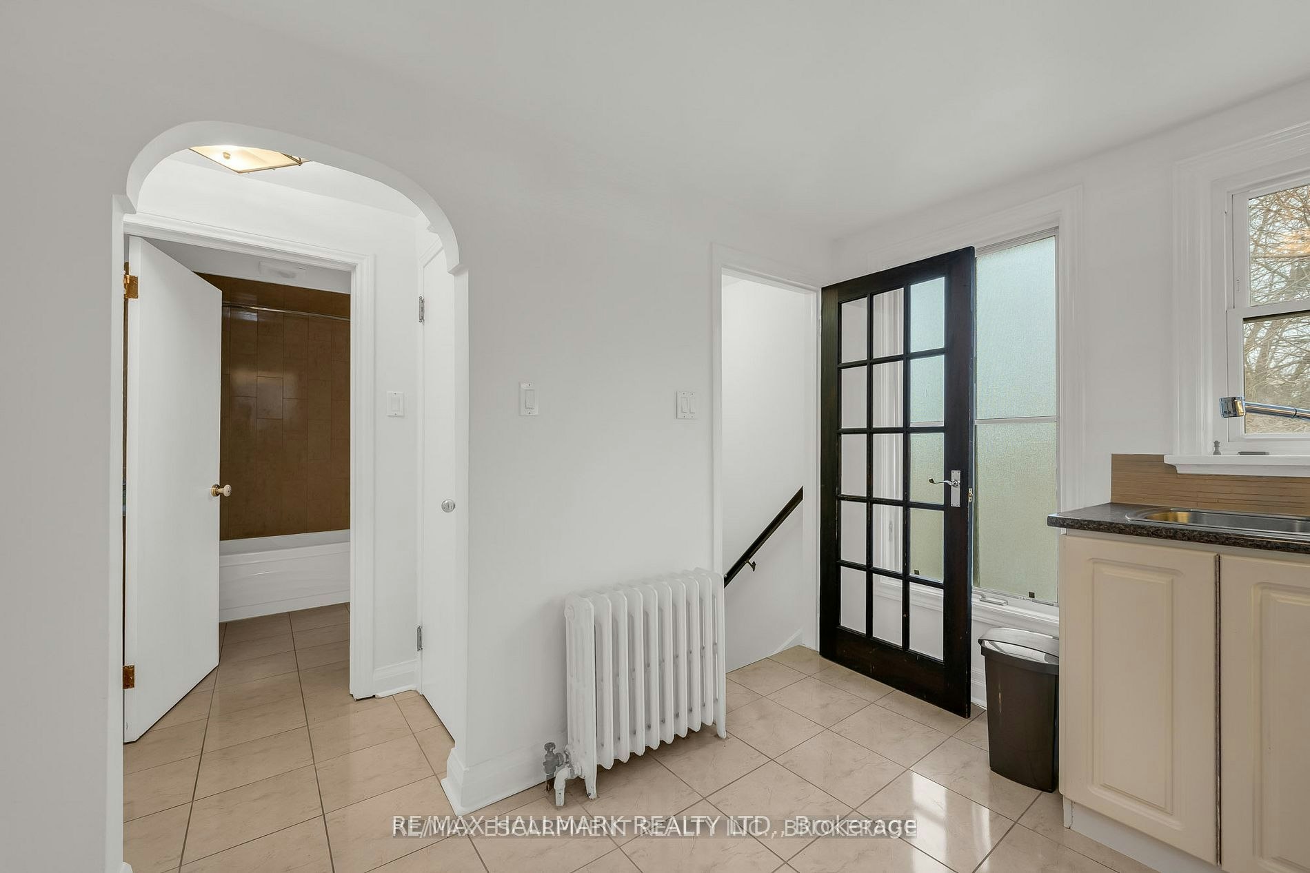 Upper-160 Welland Avenue, St. Catharines, ON, L2R 2N6 - 5