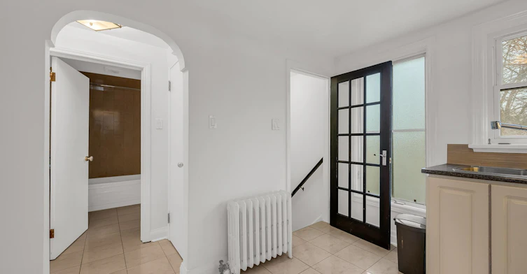 Upper-160 Welland Avenue, St. Catharines, ON, L2R 2N6 - 5