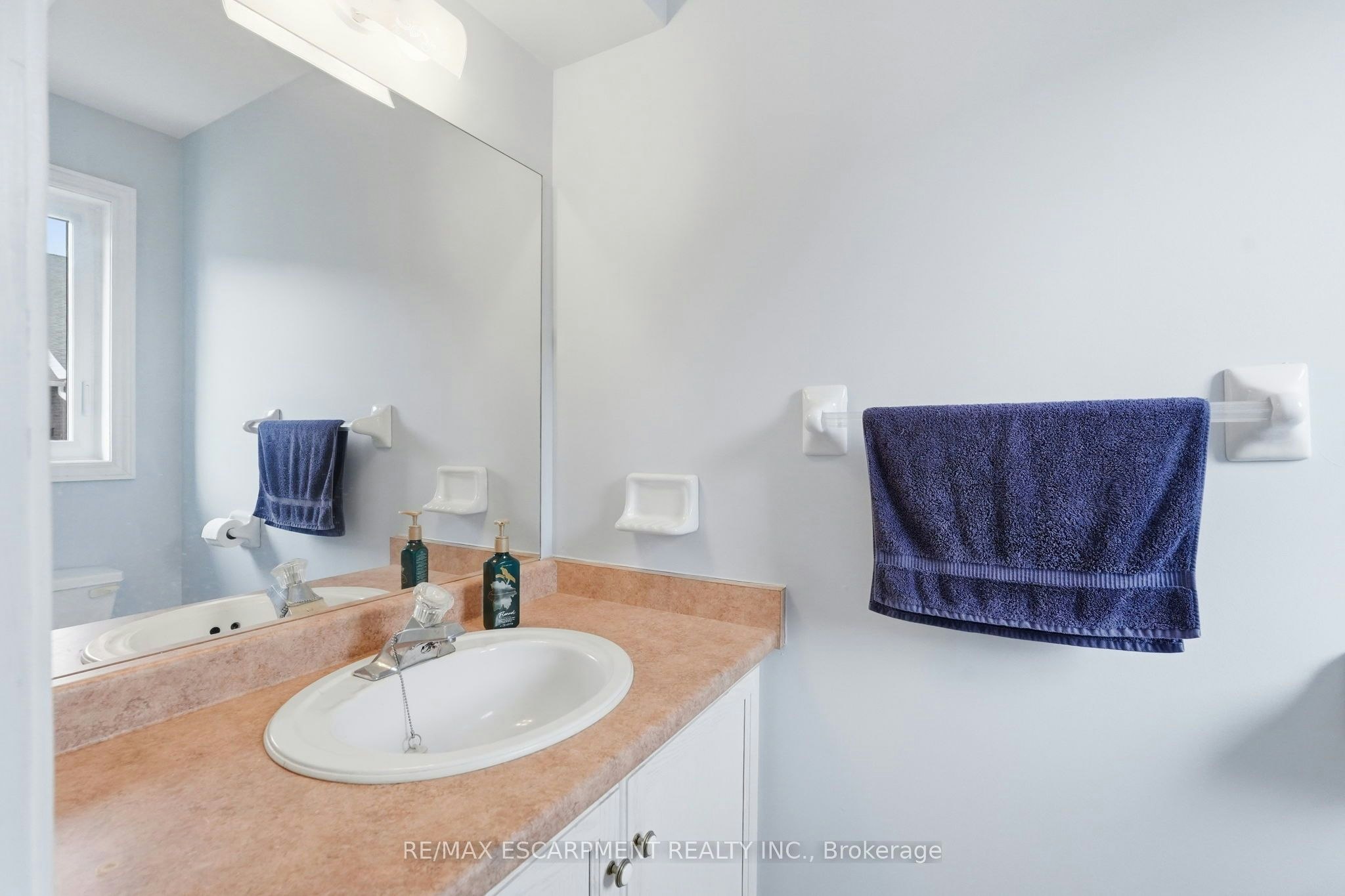 2-222 Fellowes Crescent - 5