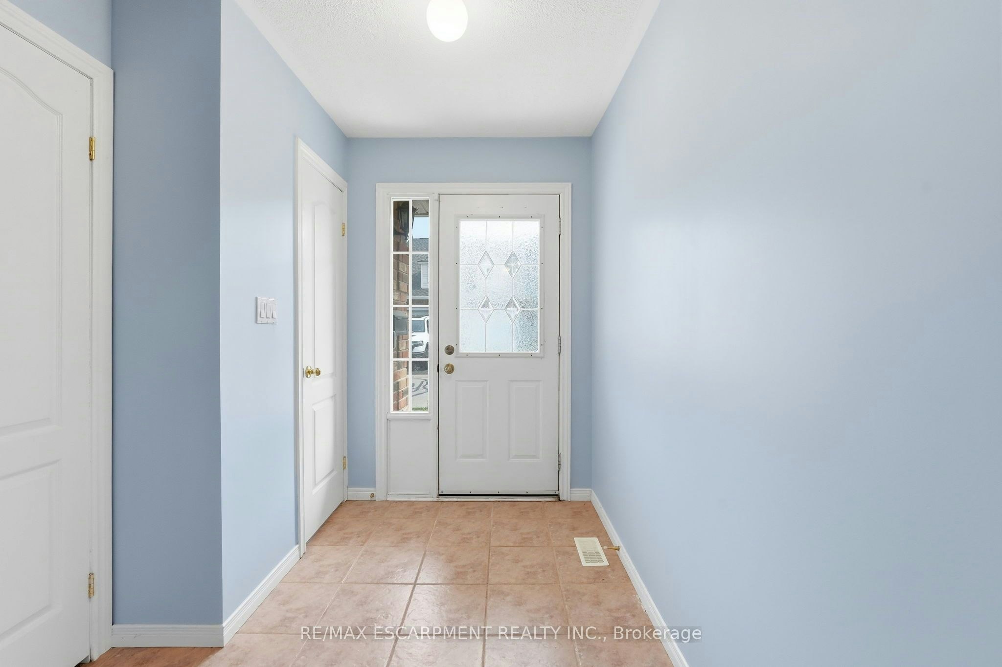 2-222 Fellowes Crescent - 3