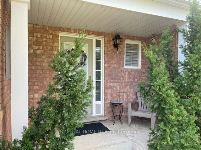 44 Senior Crescent, Cambridge, ON, N1T 2K6 - 3