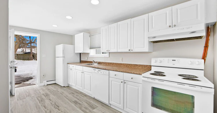 83 Moira Street W, Belleville, ON, K8P 1S7 - 10