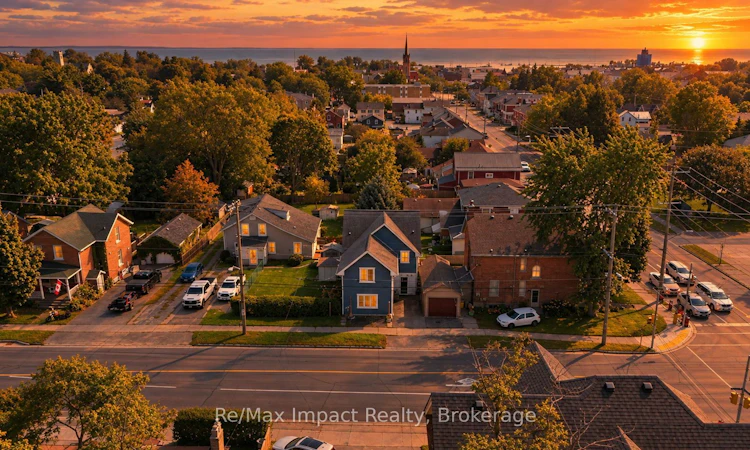 7 University Avenue