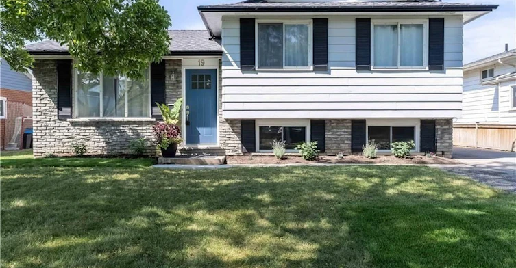 19 Ernest Street, St. Catharines, ON, L2N 6A6 - 2