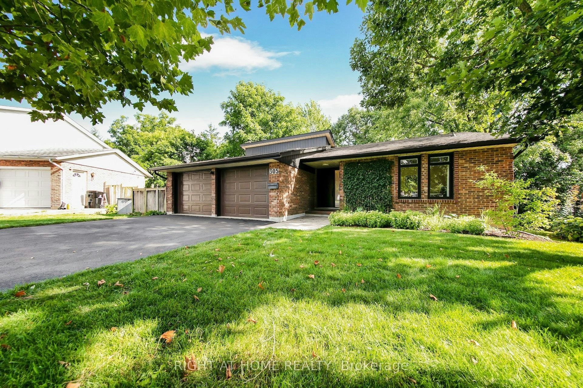 305 Daleside Place N, Waterloo, ON, N2L 5M4