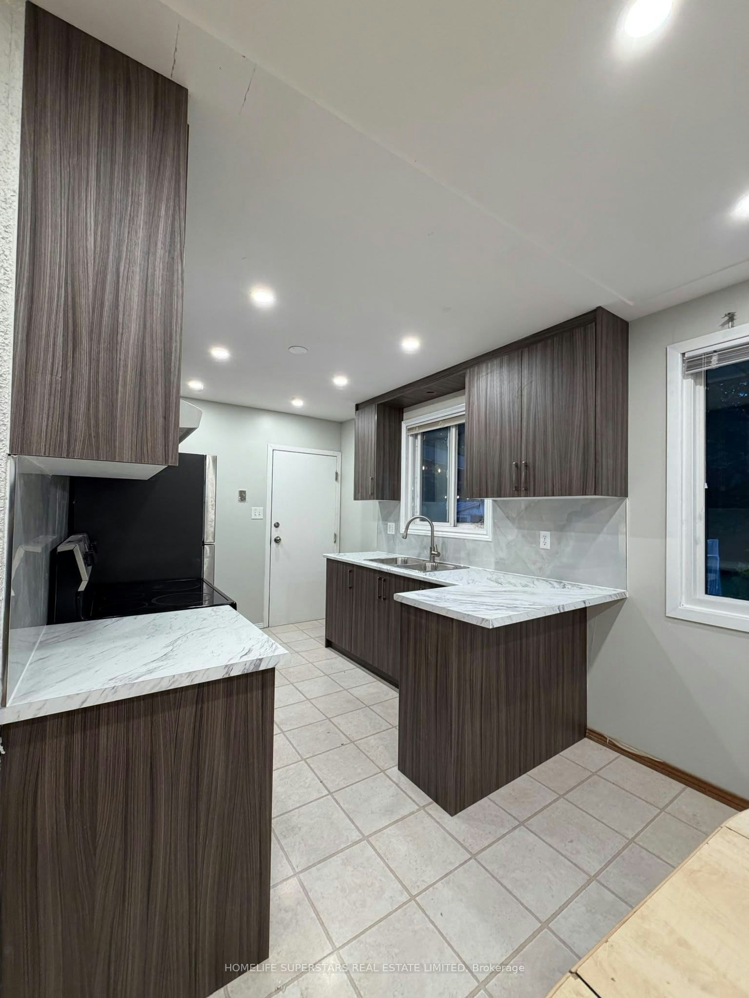 Upper Unit,-139 Macgregor Crescent, Waterloo, ON, N2J 3X2 - 2