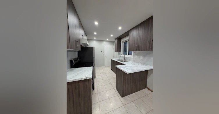 Upper Unit,-139 Macgregor Crescent, Waterloo, ON, N2J 3X2 - 3