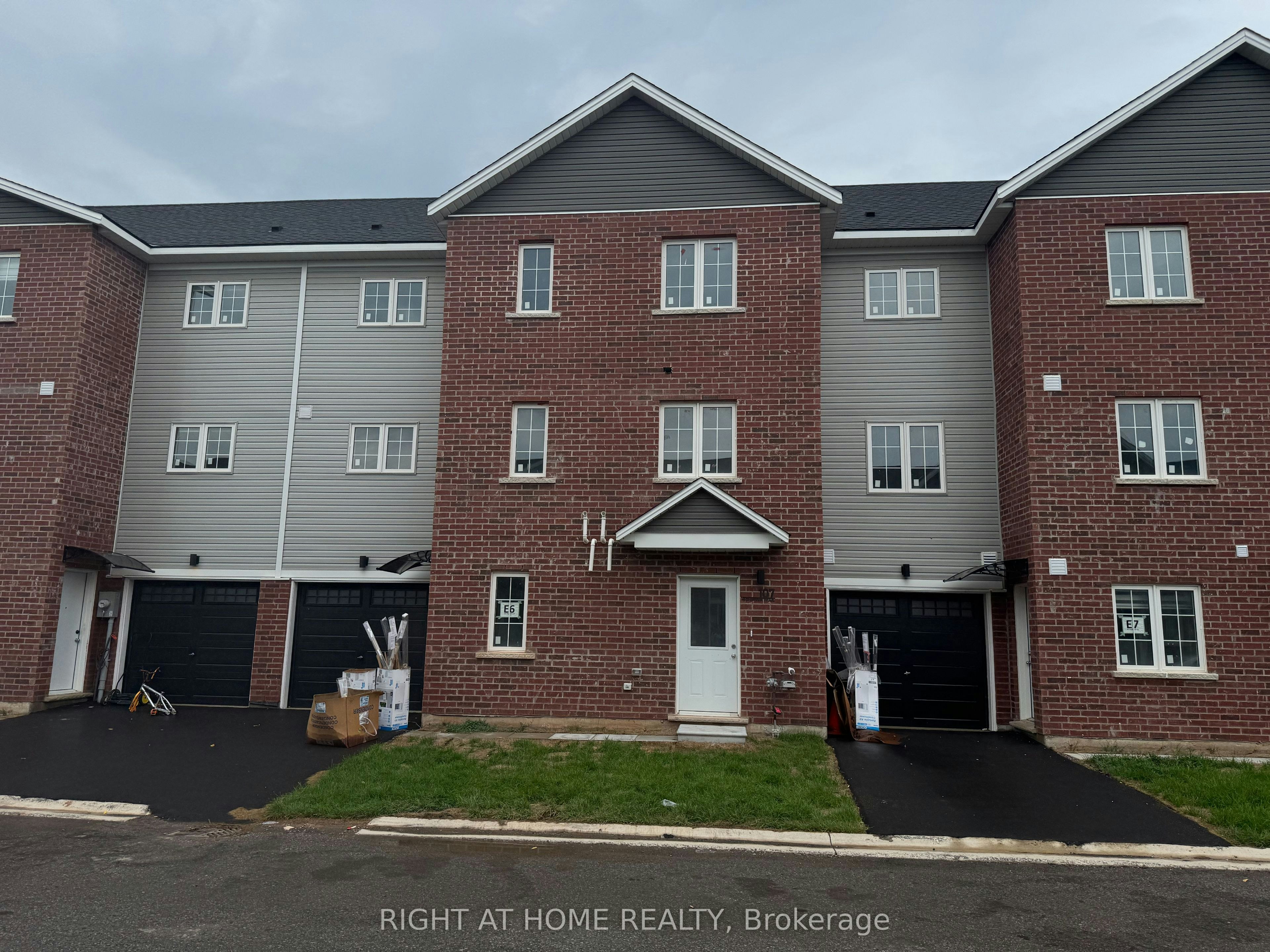 (MAIN)-107 Highriver Trail, Welland, ON, L3C 0H6