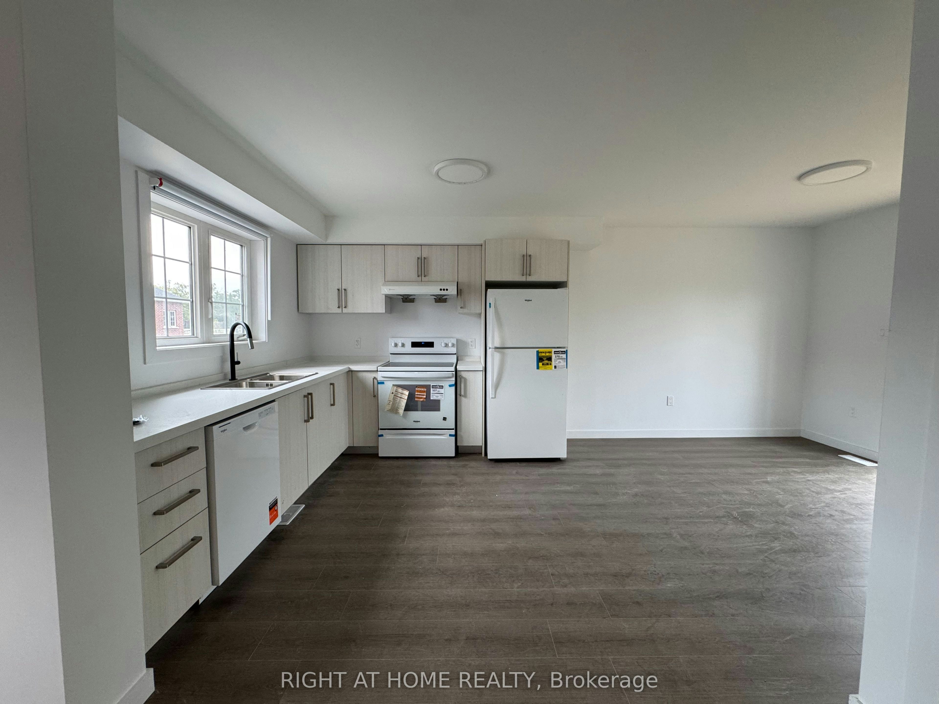 (MAIN)-107 Highriver Trail, Welland, ON, L3C 0H6 - 7