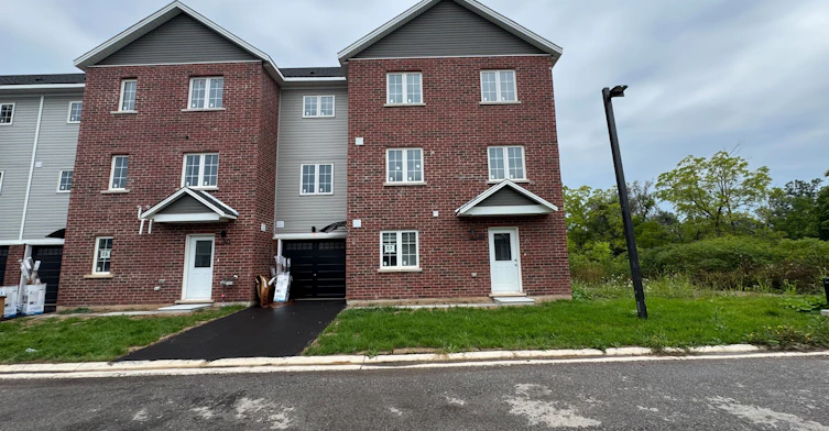 (MAIN)-99 Highriver Trail, Welland, ON, L3C 0H6