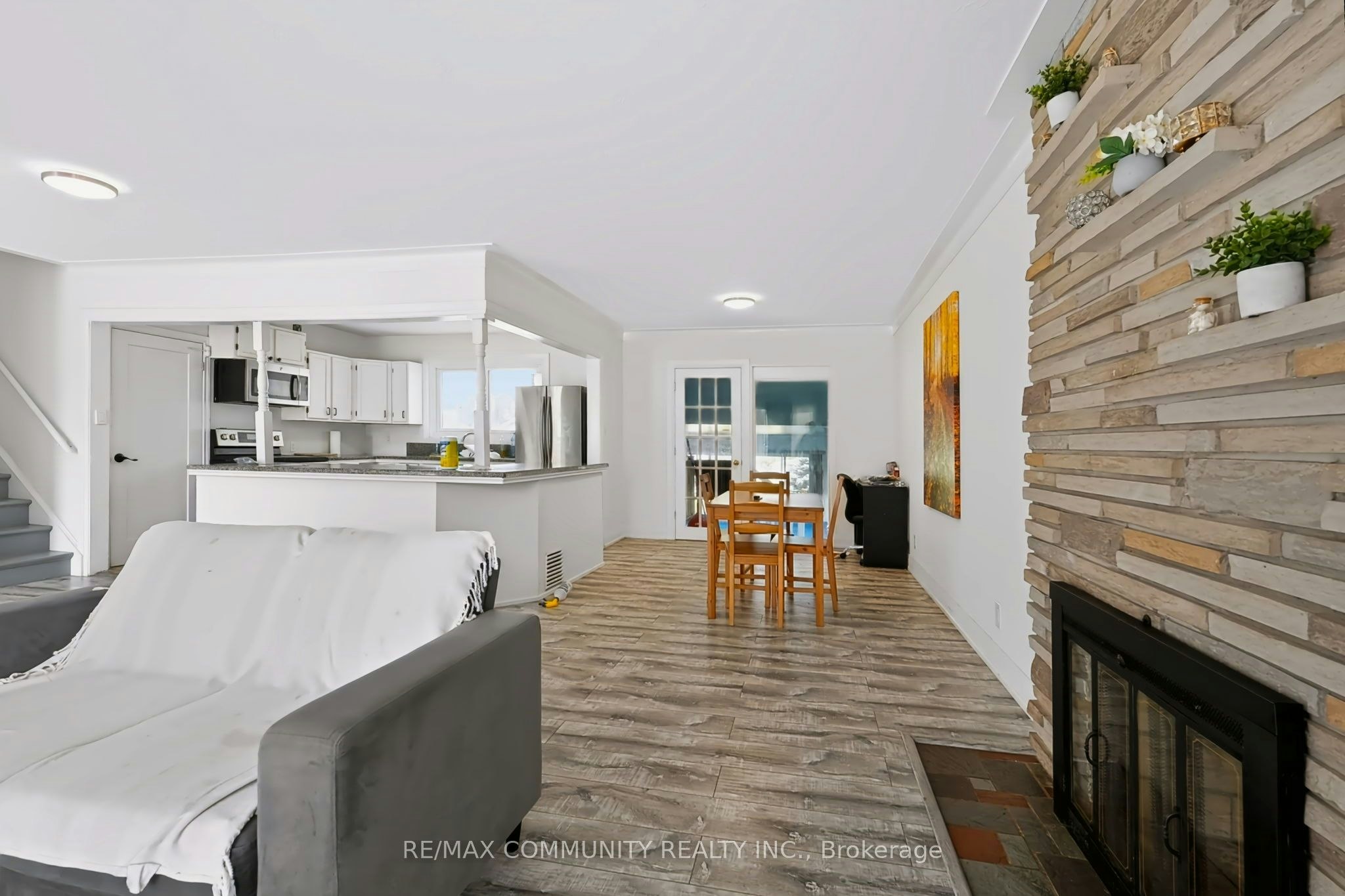 123 Rollins Drive, Belleville, ON, K8N 4J7 - 7