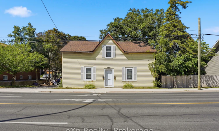 188 Dundas Street W