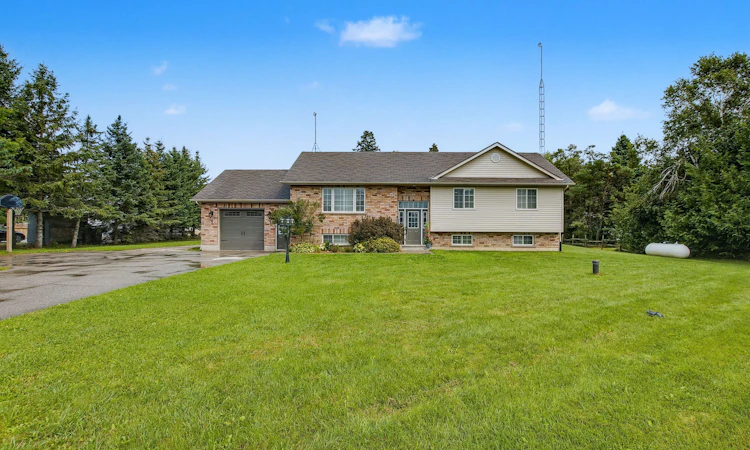 17 Deaken Drive