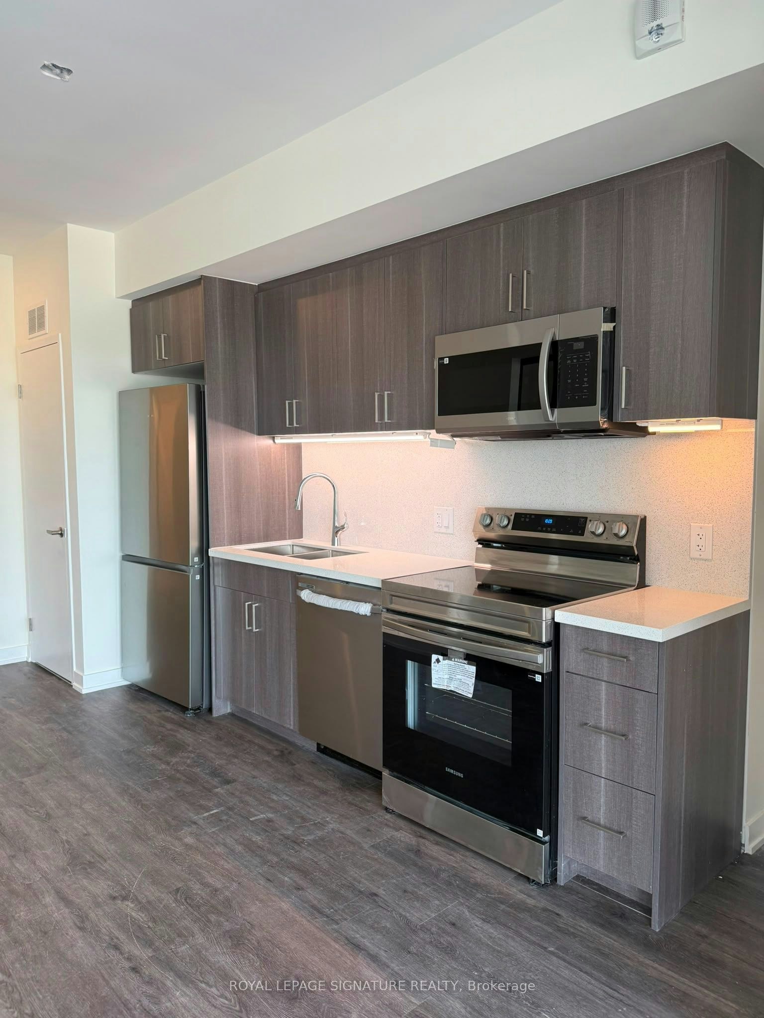 303-350 Prince Charles Drive S, Welland, ON, L3C 5A6 - 5