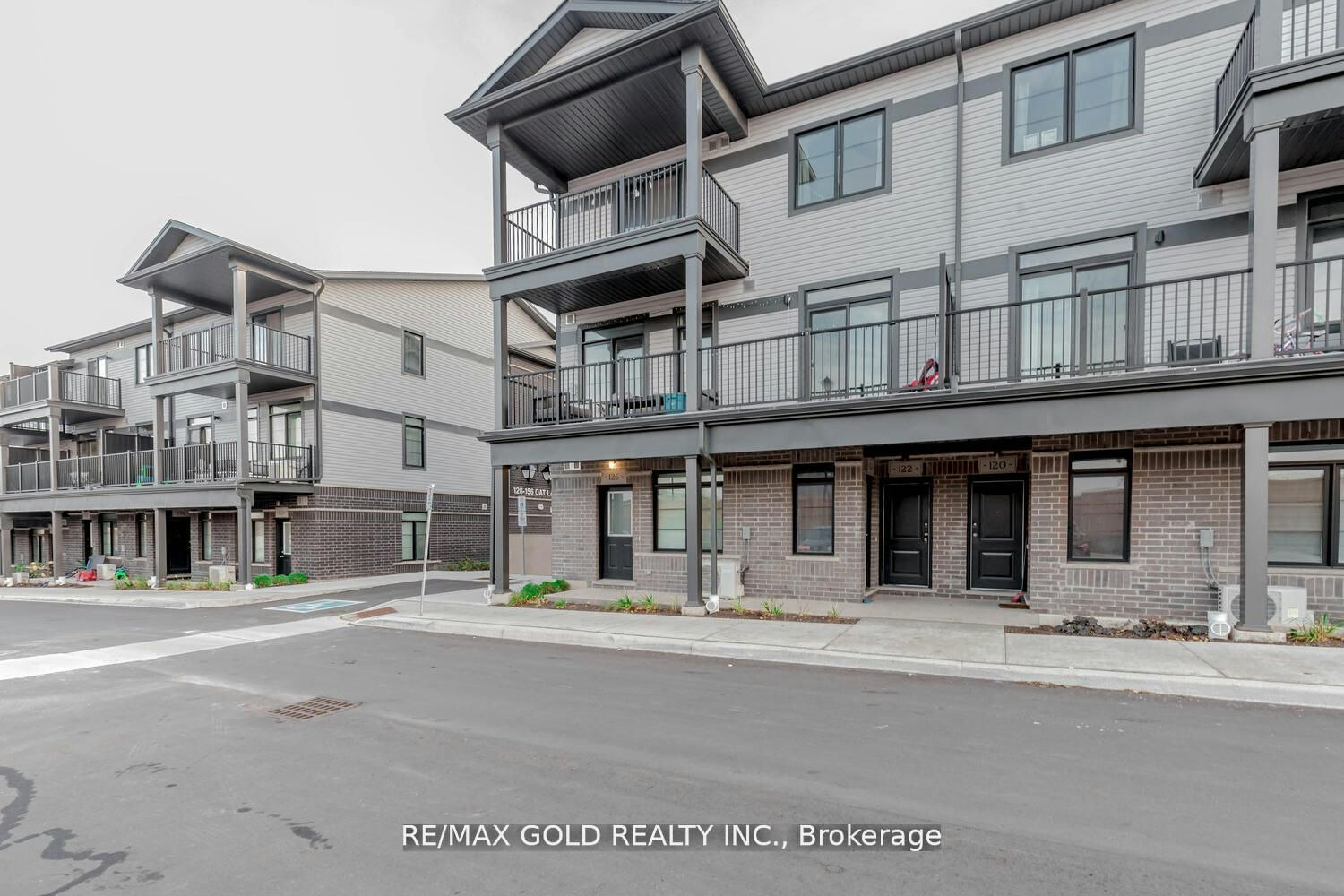 122 Oat Lane, Kitchener, ON, N2R 0S8 - 2