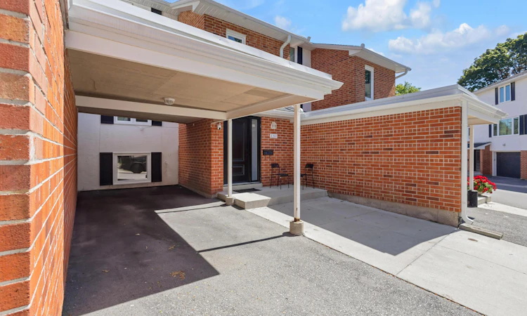 2-427 Keats Way