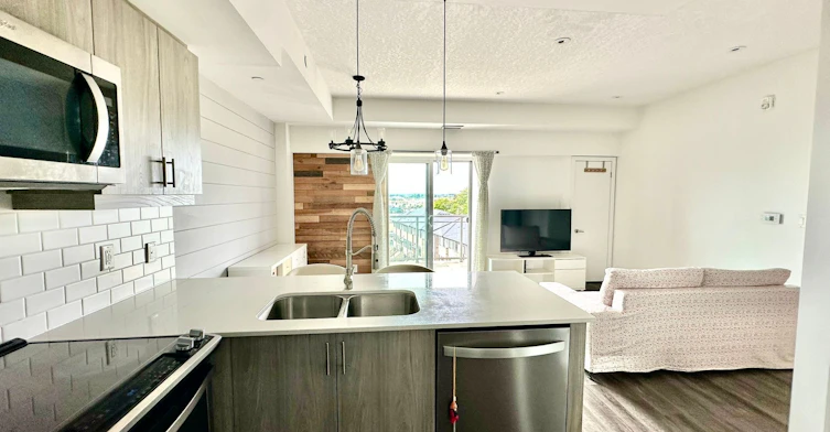 516-16 Markle Crescent, Hamilton, ON, L9G 0H4