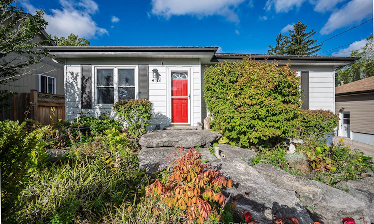 43 Lake Avenue N