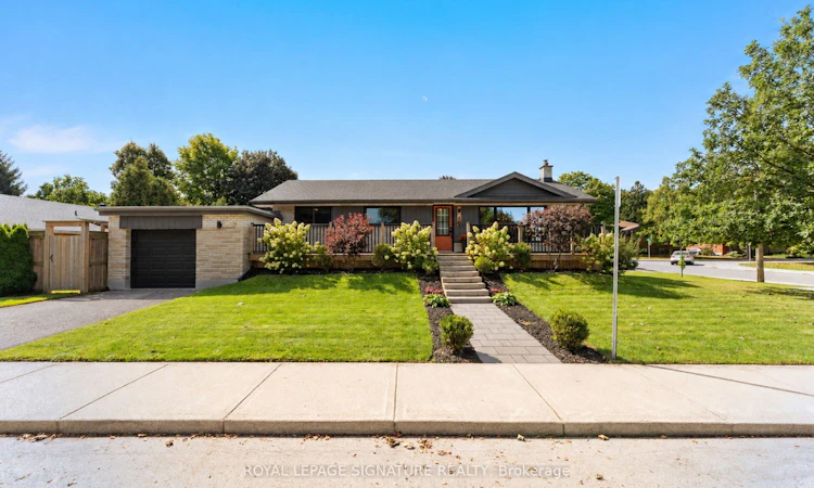 4 Algoma Crescent