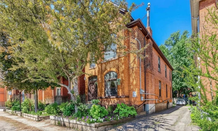100 Grant Avenue
