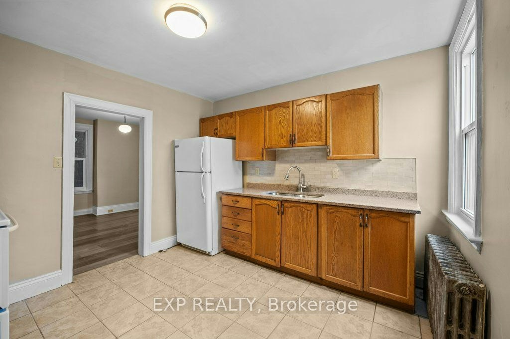54 Frederick Avenue, Hamilton, ON, L8H 4K4 - 2