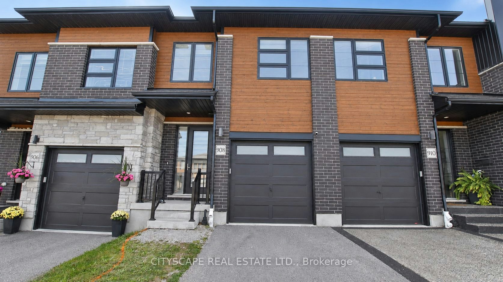908 Robert Ferrie Drive, Kitchener, ON, N2R 0P2