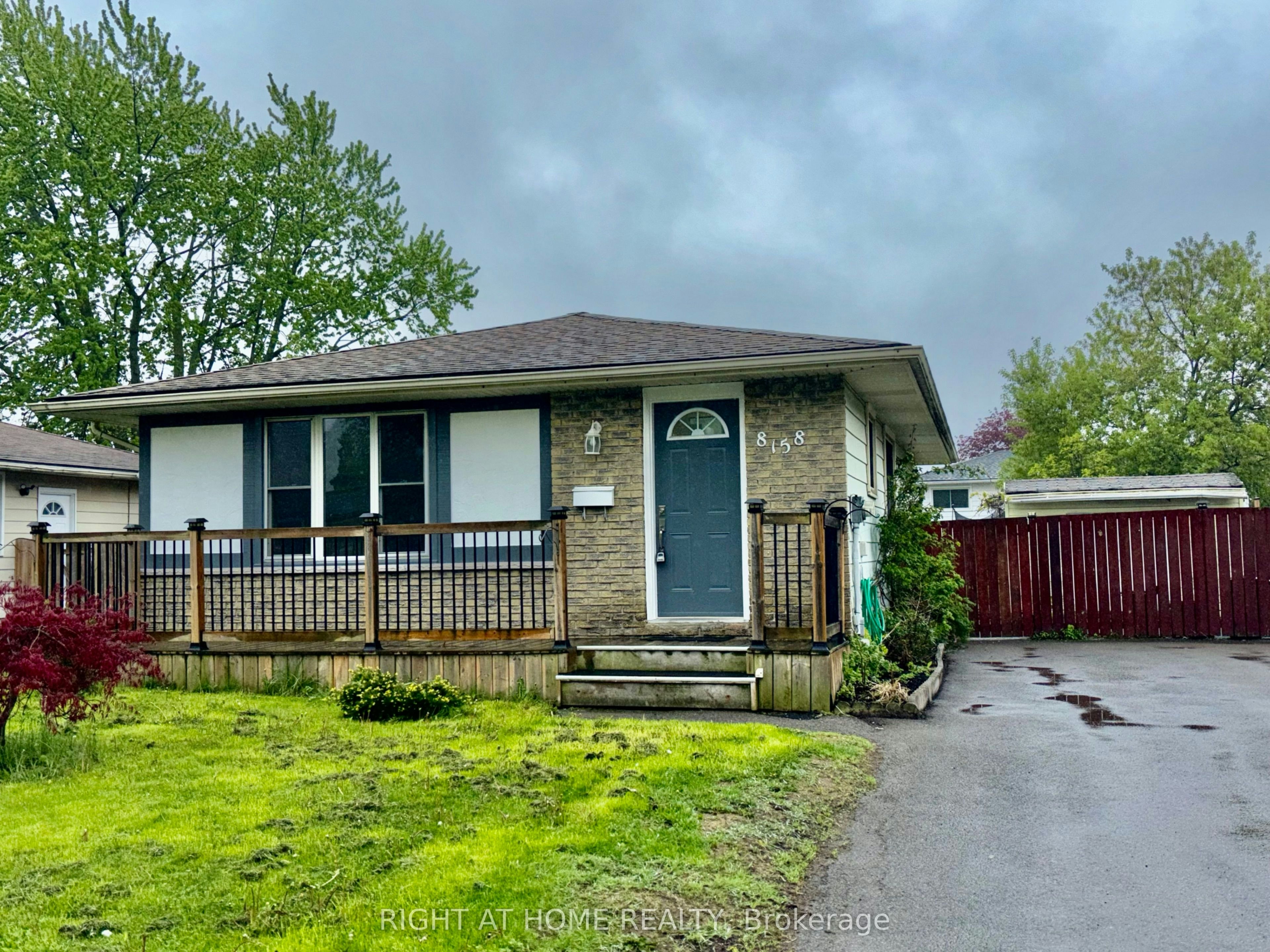 8158 Paddock Trail Drive, Niagara Falls, ON, L2H 1X3