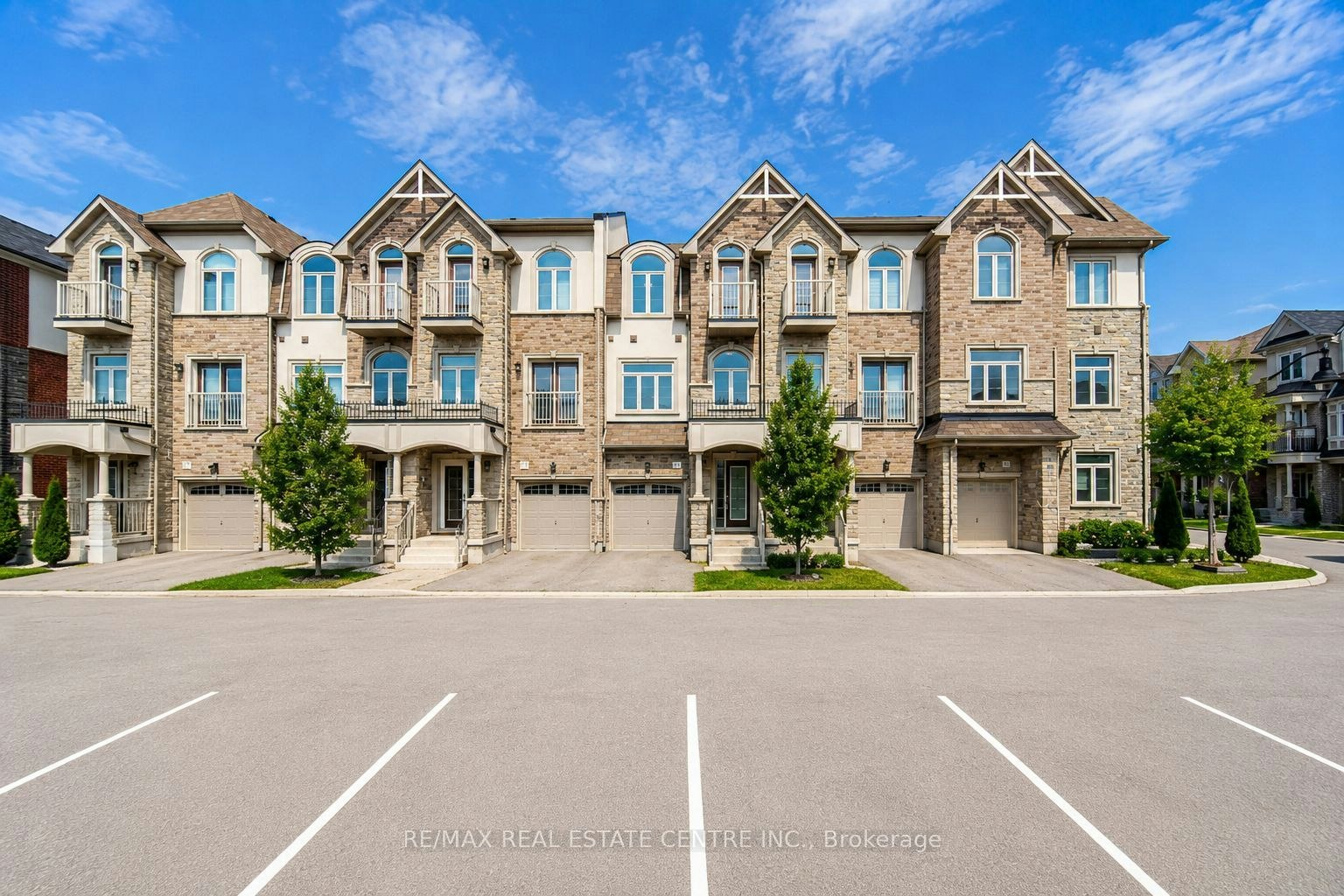 137 Borers Creek Circle, Hamilton, ON, L8B 1W3 - 2