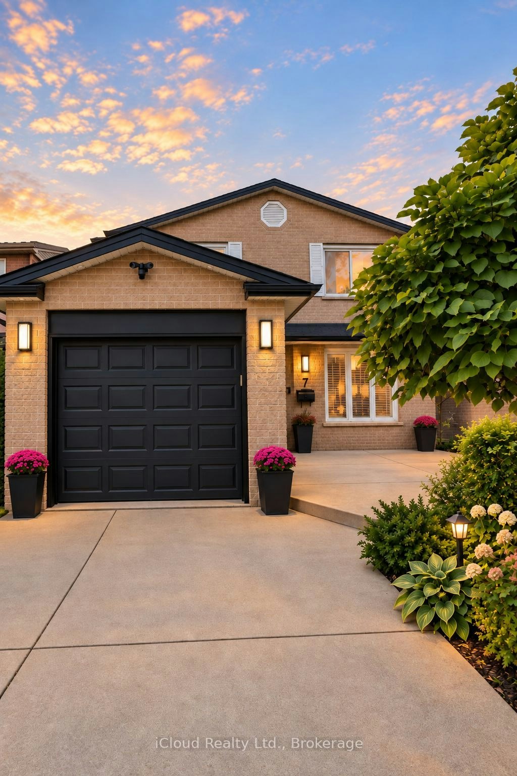 7 Drakes Drive, Hamilton, ON, L8E 4G4