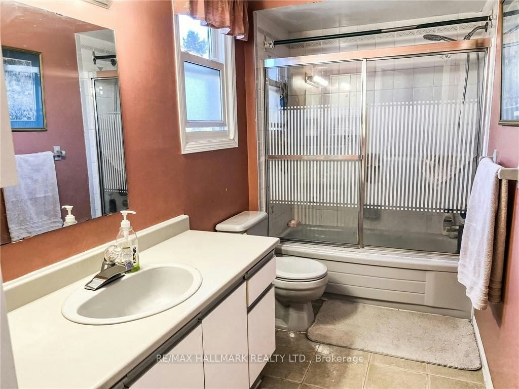 108 Broughton Avenue, Hamilton, ON, L8W 3S7 - 3
