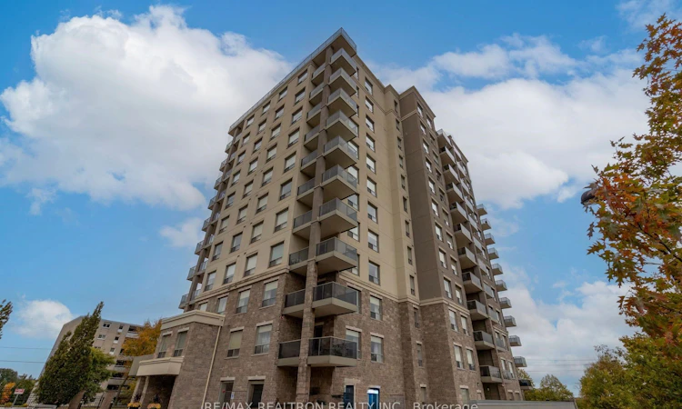 1202-223 Erb Street W