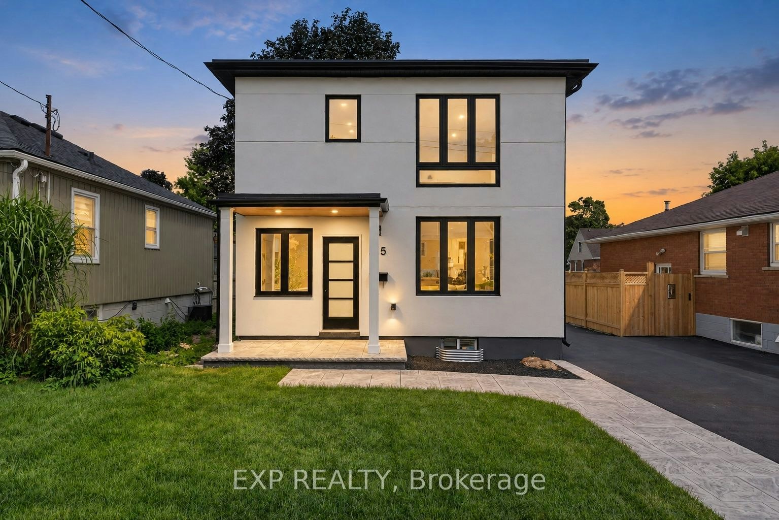 325 Queensdale Avenue E, Hamilton, ON, L9A 1L5