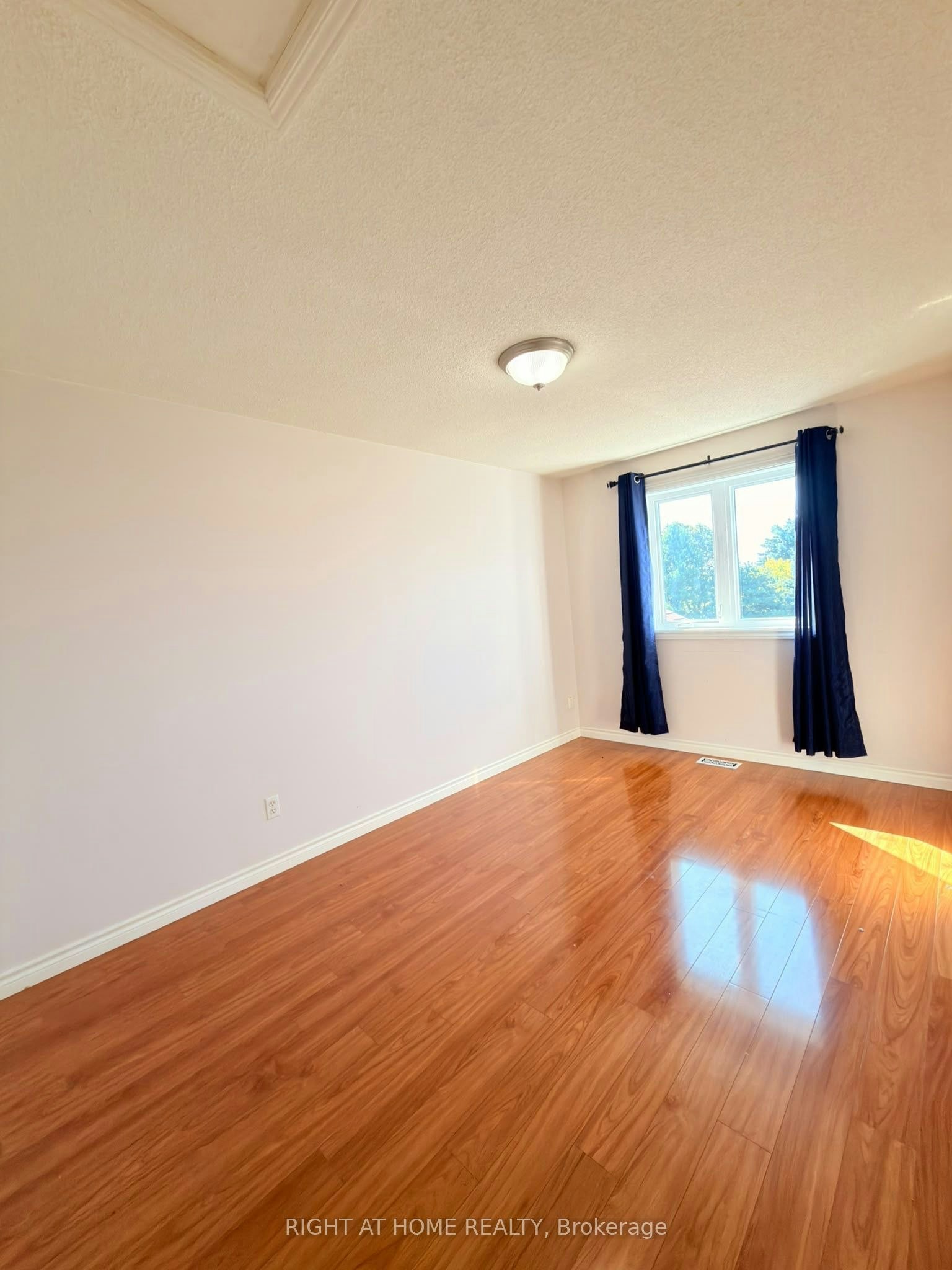 508 Farnham Court, Kingston, ON, K7M 8Y1 - 2