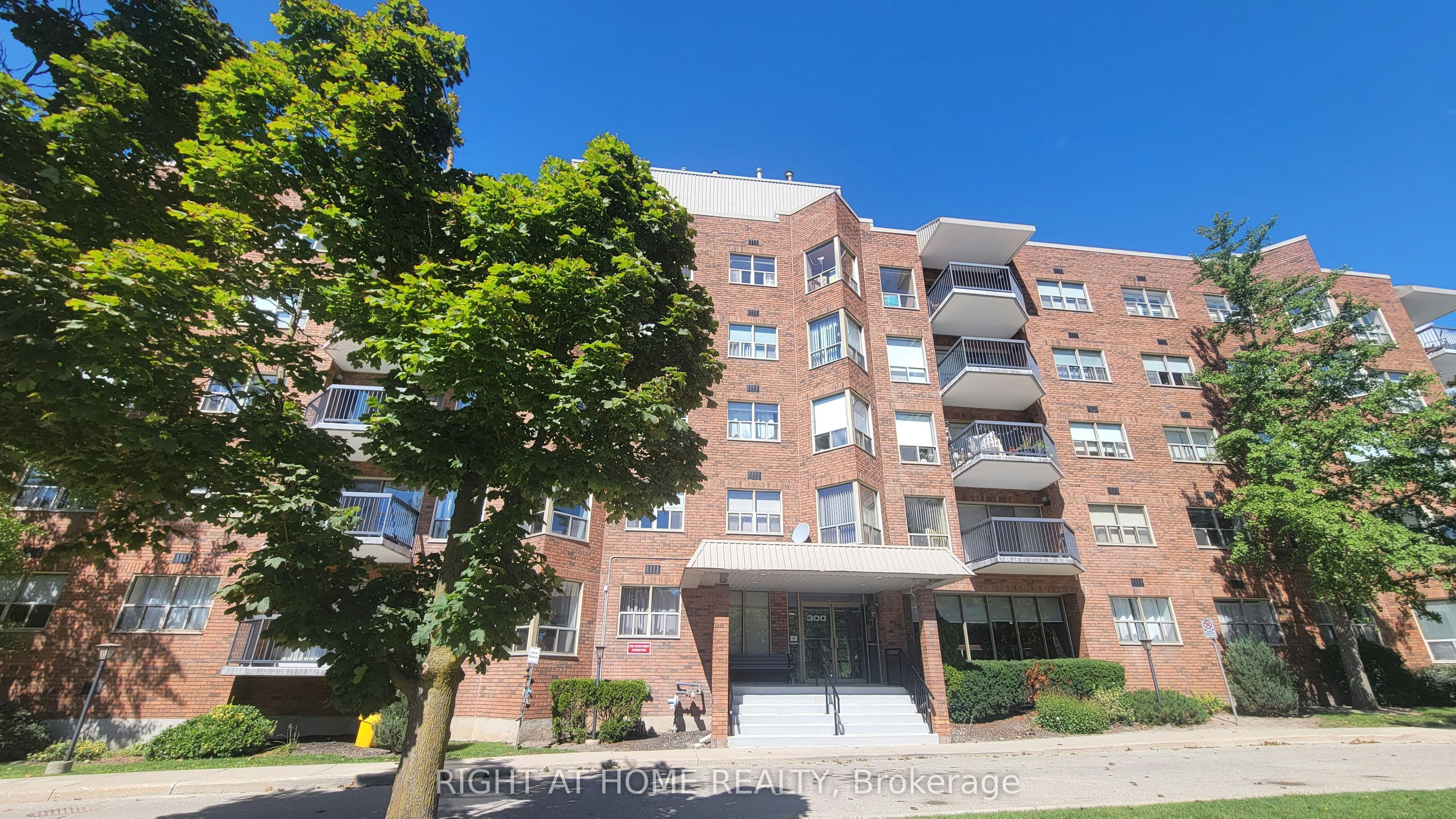 505-300 Keats Way, Waterloo, ON, N2L 6E6