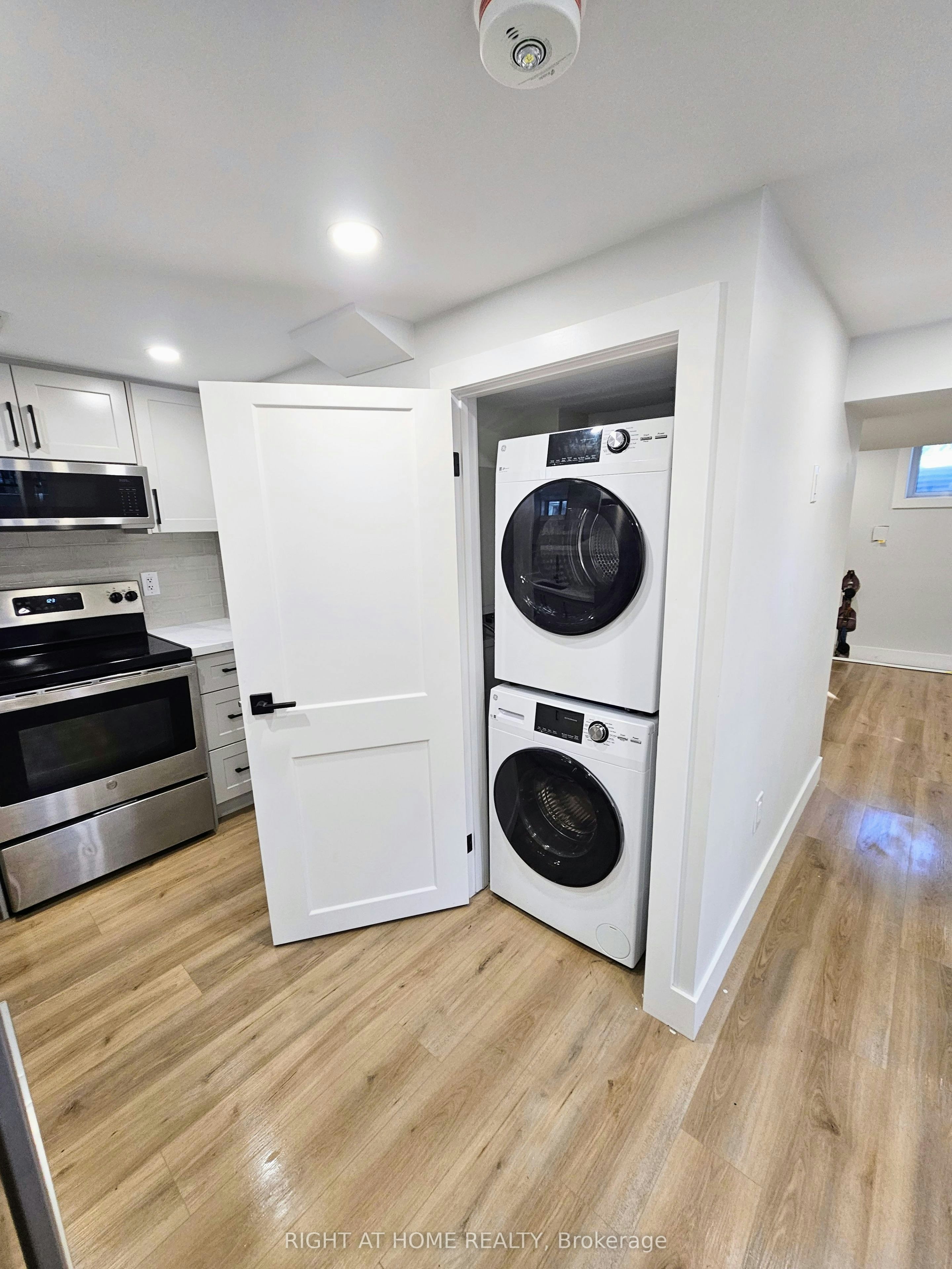 47 Eastvale Place, Hamilton, ON, L8H 1N9 - 8