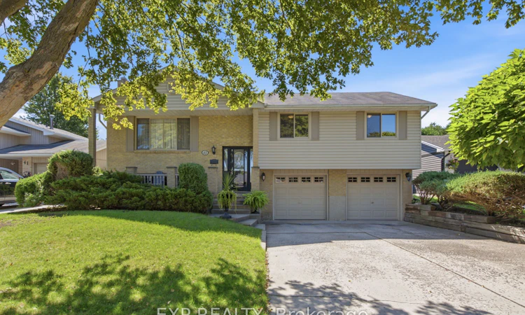 43 Tumbleweed Crescent