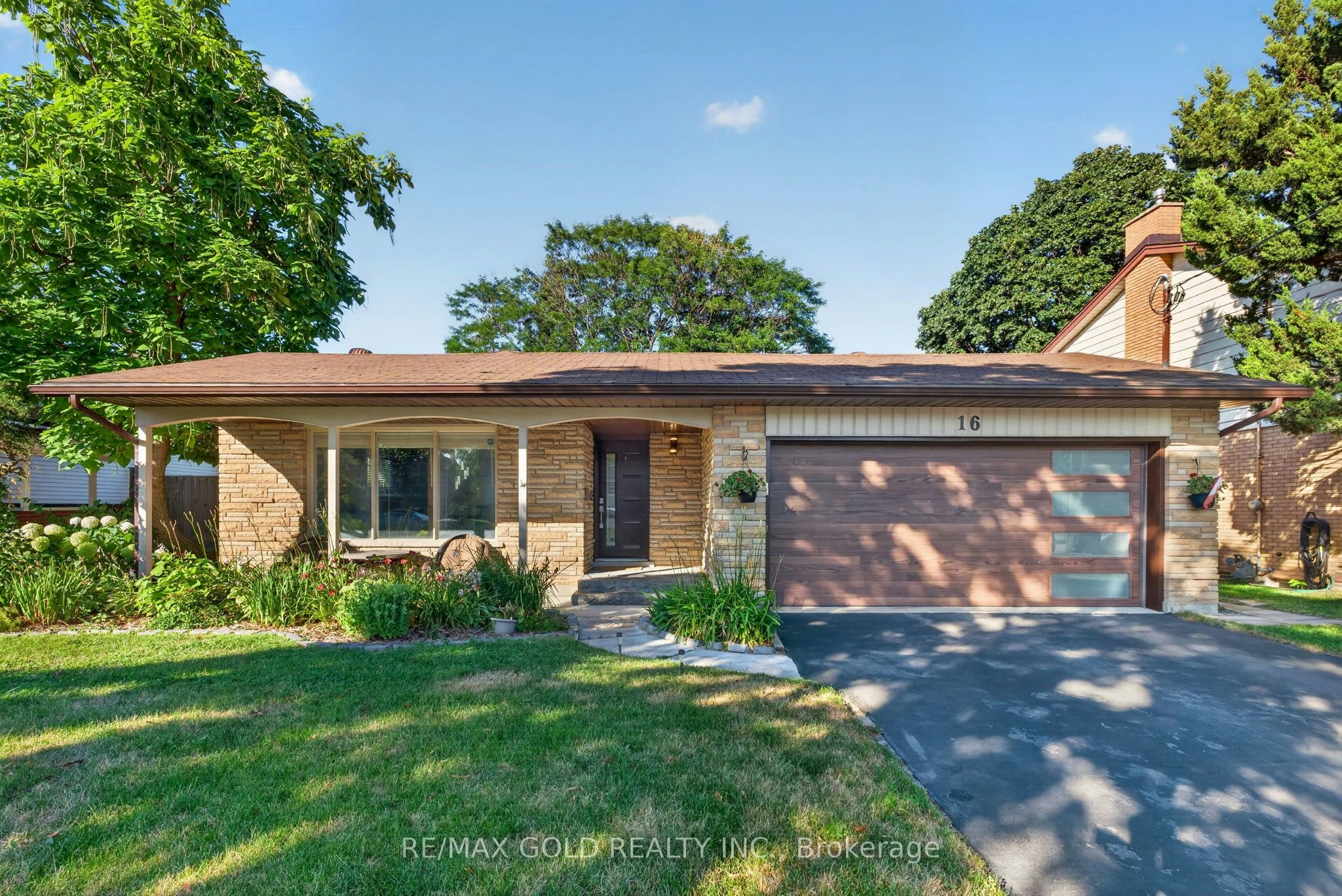 16 Monterey Road, Kitchener, ON, N2B 1V3