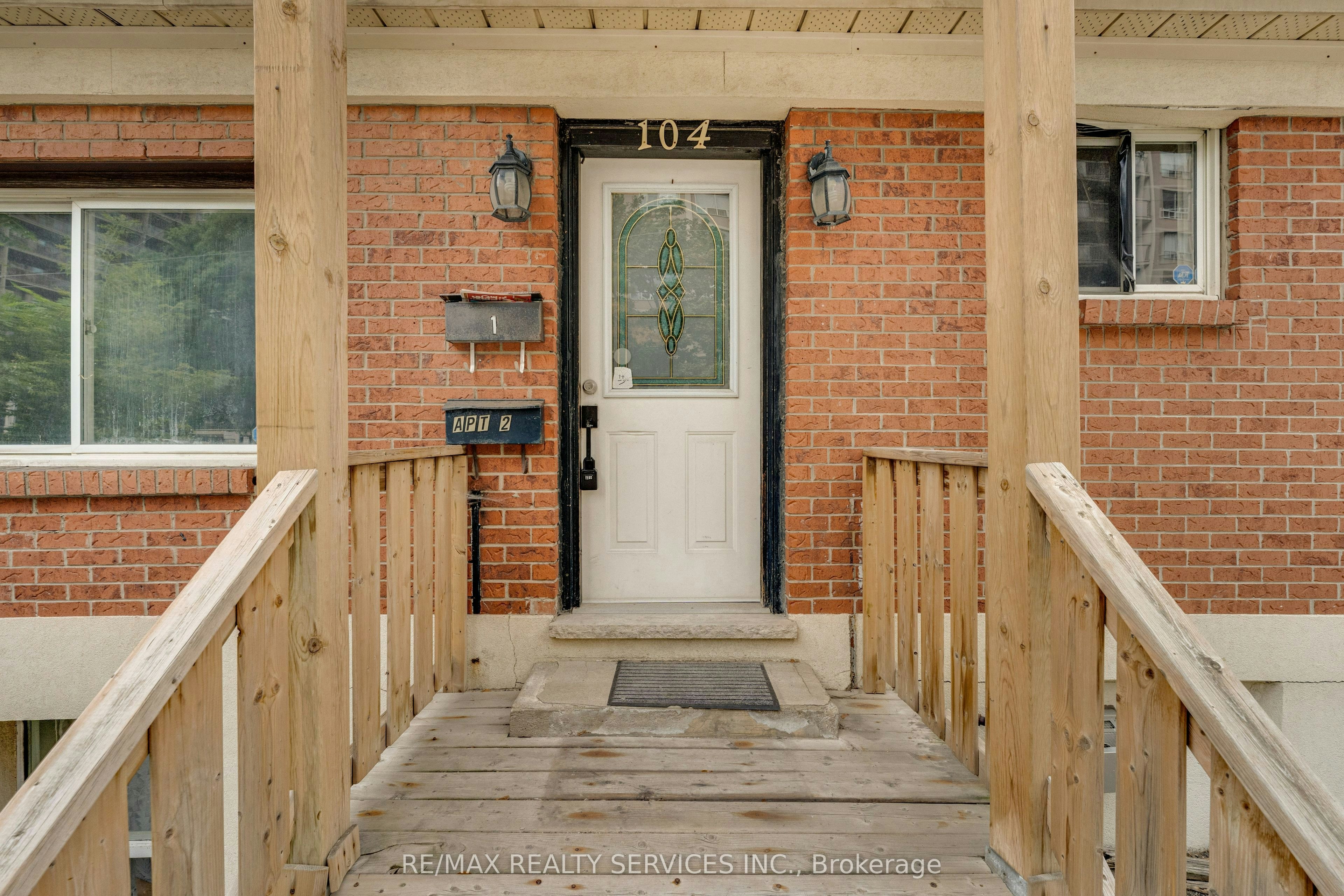 104 Hess Street S, Hamilton, ON, L8P 3N5 - 2