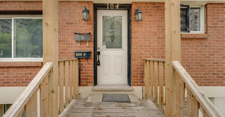 104 Hess Street S, Hamilton, ON, L8P 3N5 - 2