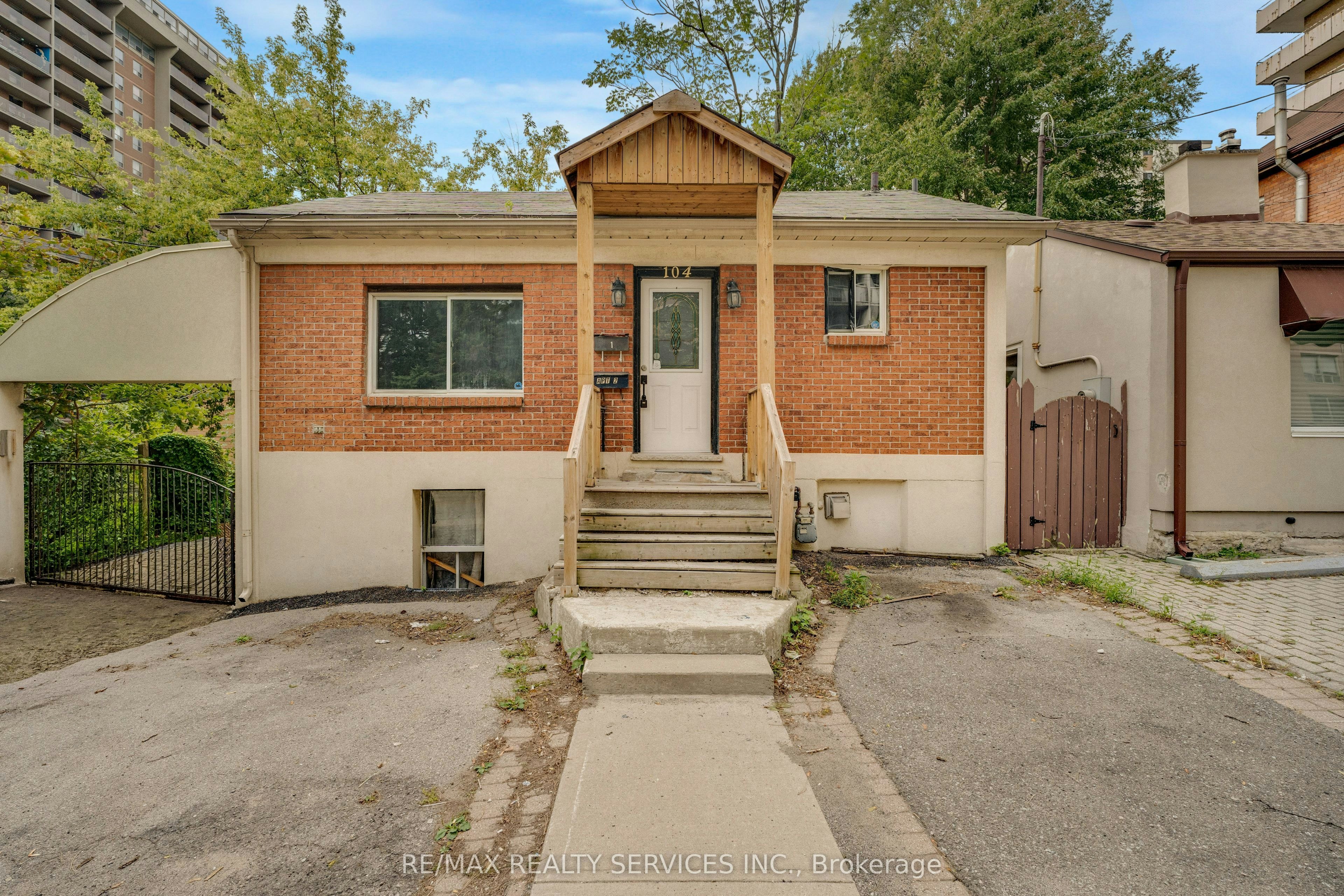 104 Hess Street S, Hamilton, ON, L8P 3N5