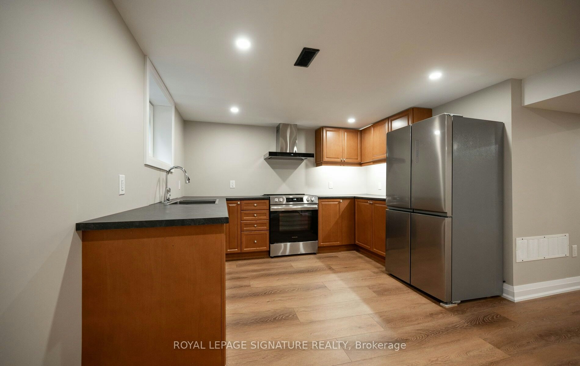 16 Eleanor (Lower Level) Court, Guelph, ON, N1E 1S8 - 10