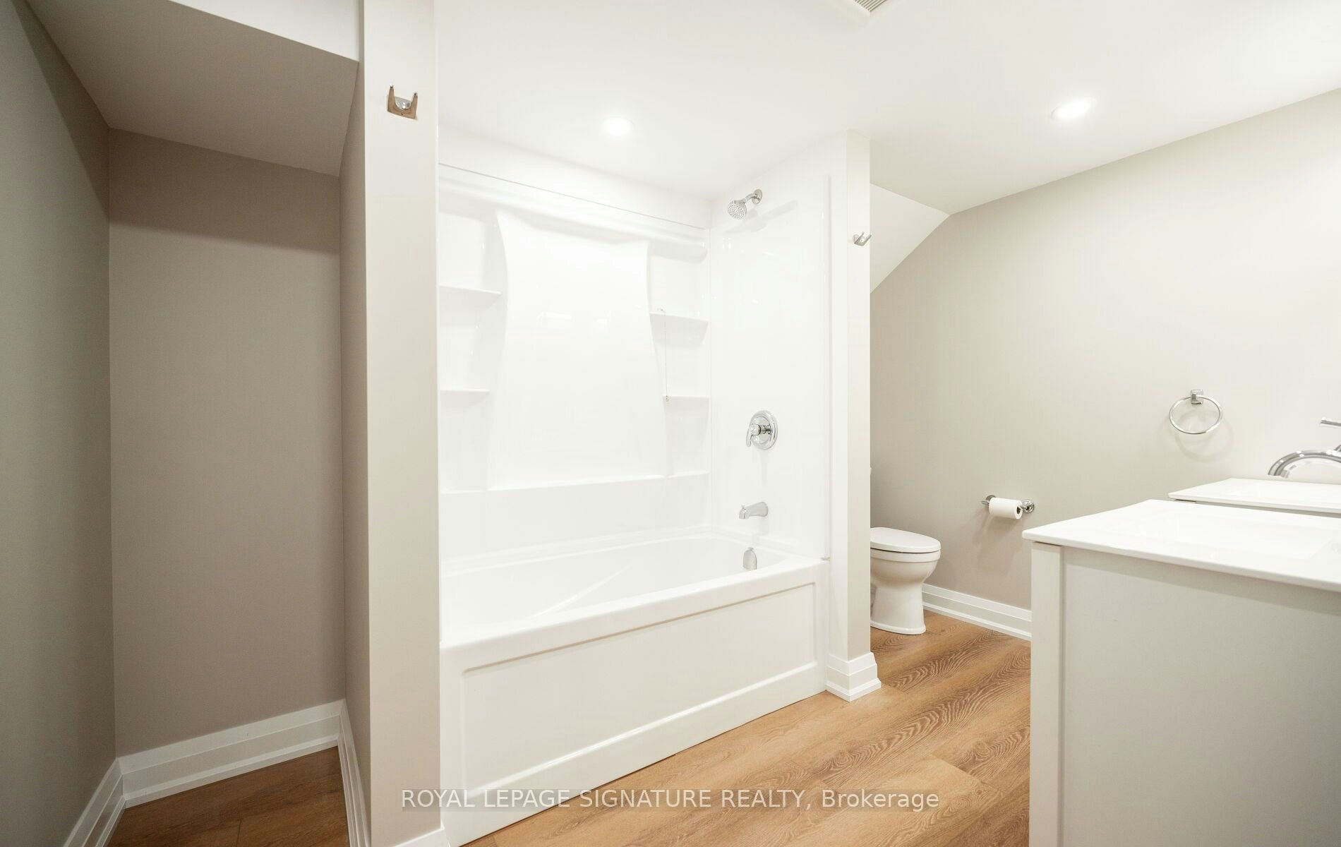 16 Eleanor (Lower Level) Court, Guelph, ON, N1E 1S8 - 22