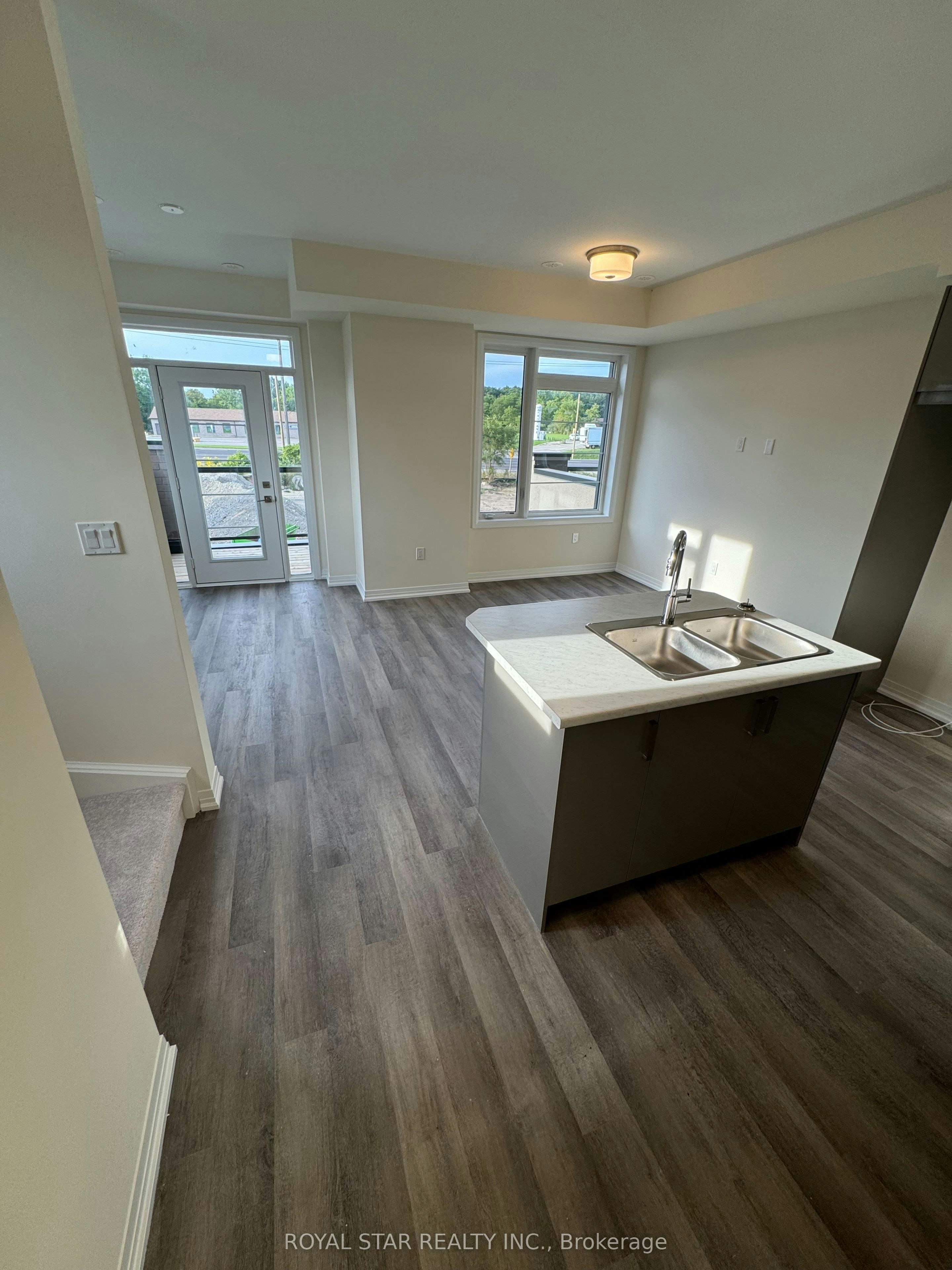 660 Colborne Street, Brantford, ON, N3T 0Y7 - 3